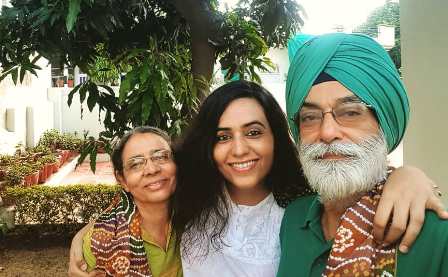 gazal dhaliwal with his father and mother