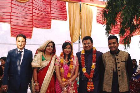 roman saini with his father mother and brother and bhabhi